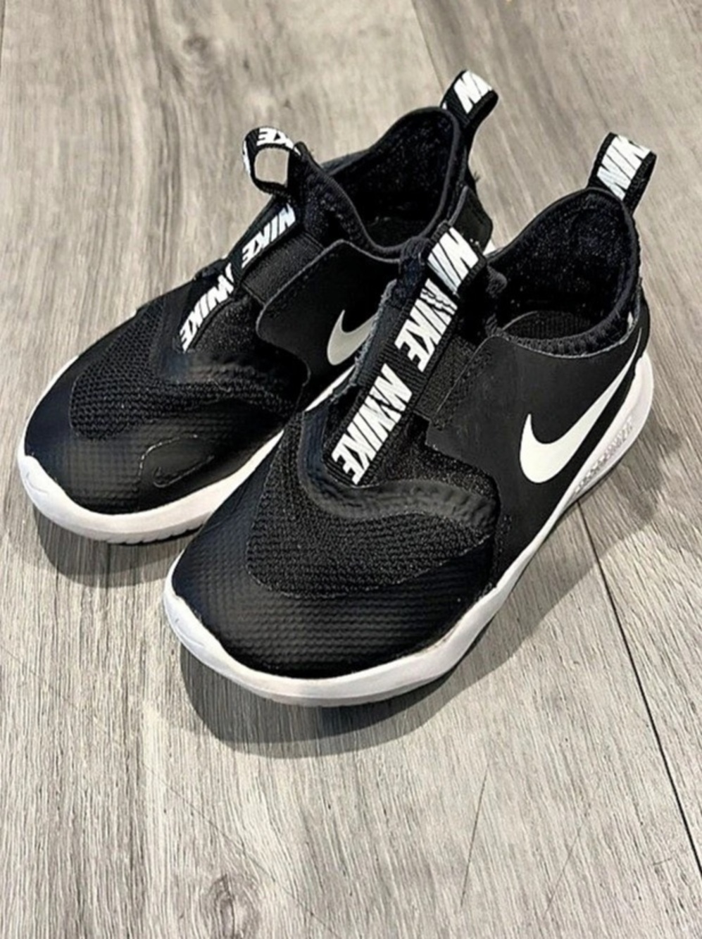 Nike Flex Runner 2 Toddler/Kids Slip-On Sneaker Sneakers Black & White